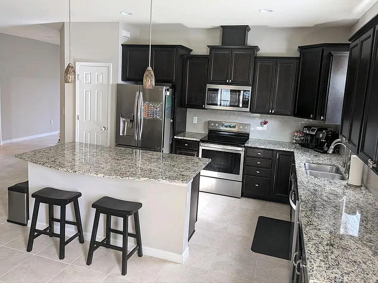 Kitchen/Island Bar