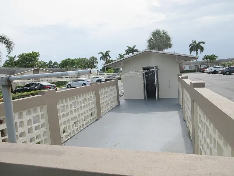 2572 Emory Dr E #J — Photo 20