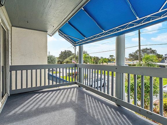 4th image of 1617 NE Nautical Place #908