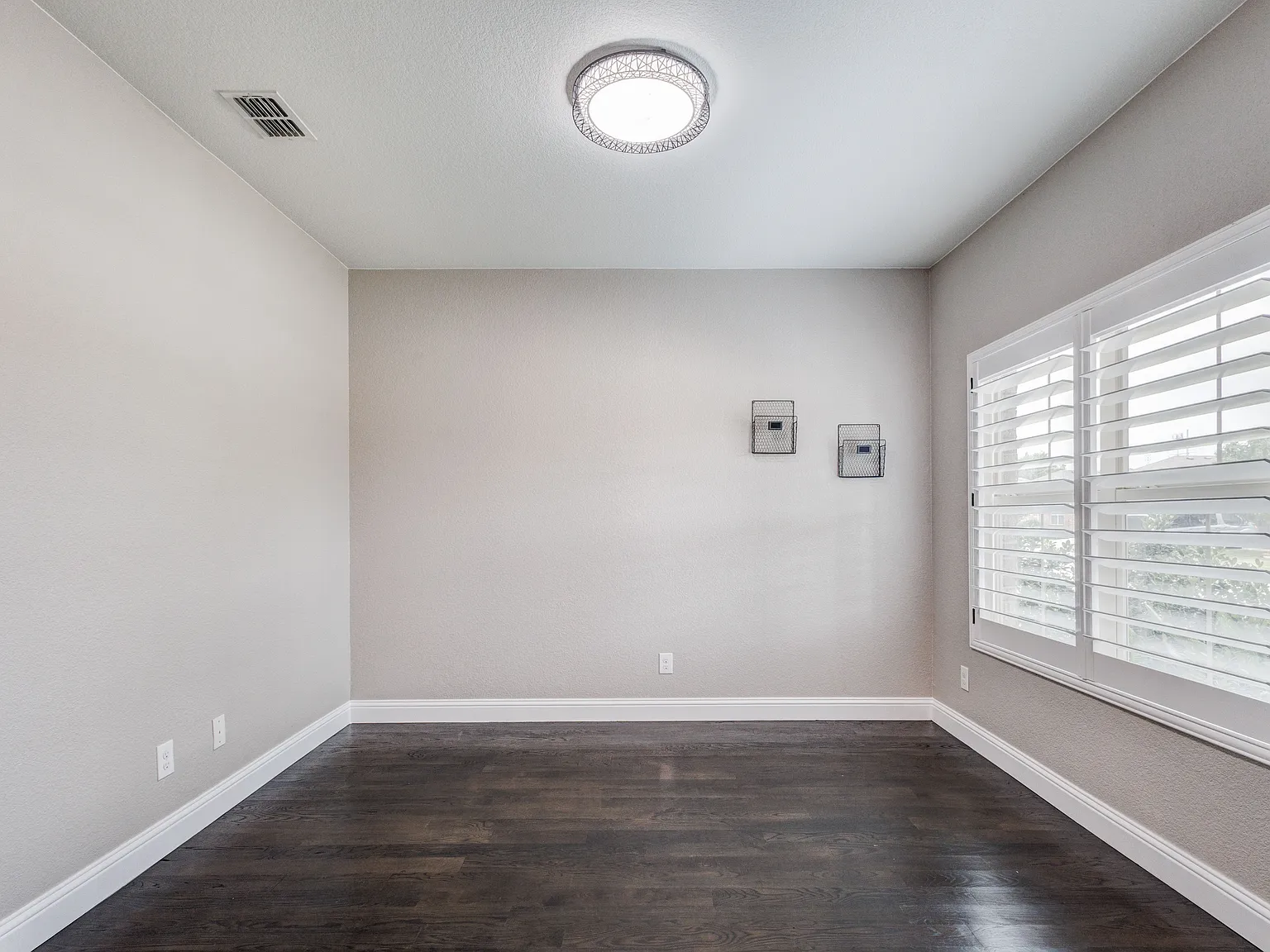 4 bed, 2.5 bath, 2543 sqft, $2,550 — Photo 3