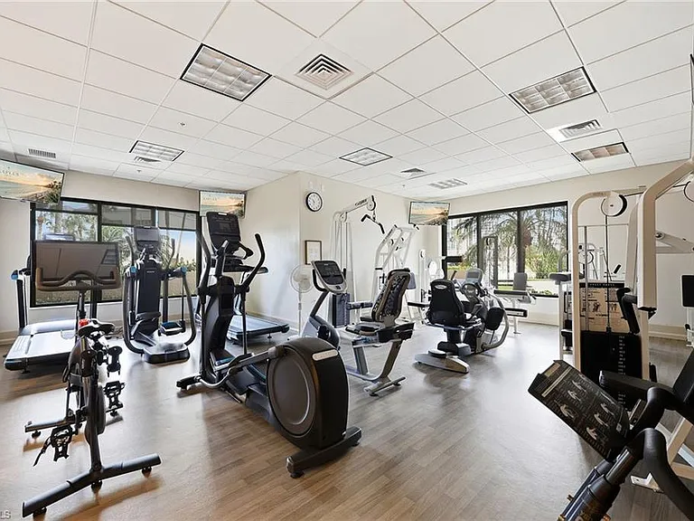 4551 Gulf Shore Blvd N #200 — Photo 38
