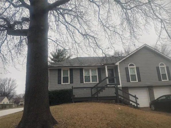 1126 NE Banner Dr, Lees Summit, MO 64086