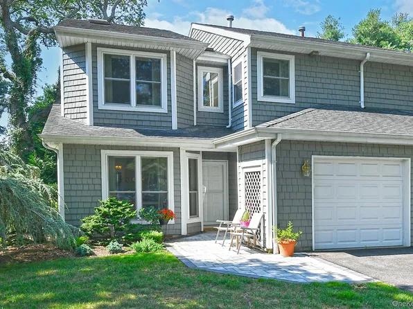 4 Madder Lake Circle #4, Commack, NY 11725
