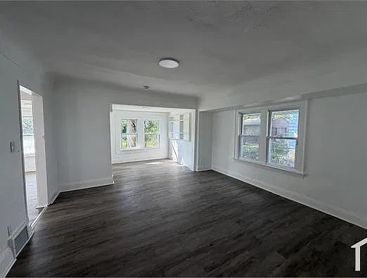 4 bed, $1,400 — Photo 2