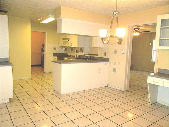 3rd image of 3209 Laurel Ln