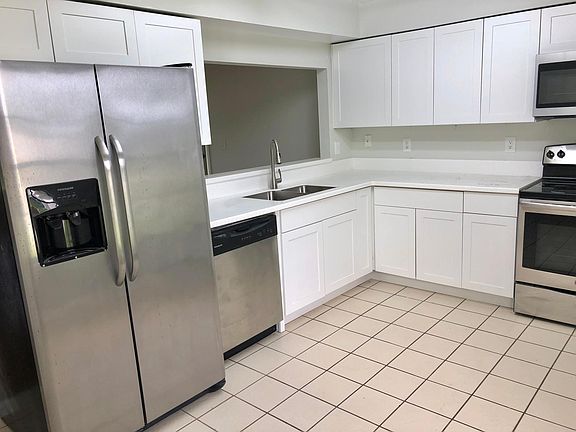 5th image of 221 SW 34th Ter