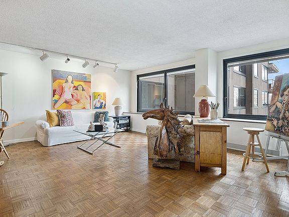 4th image of 531 Main St APT 601