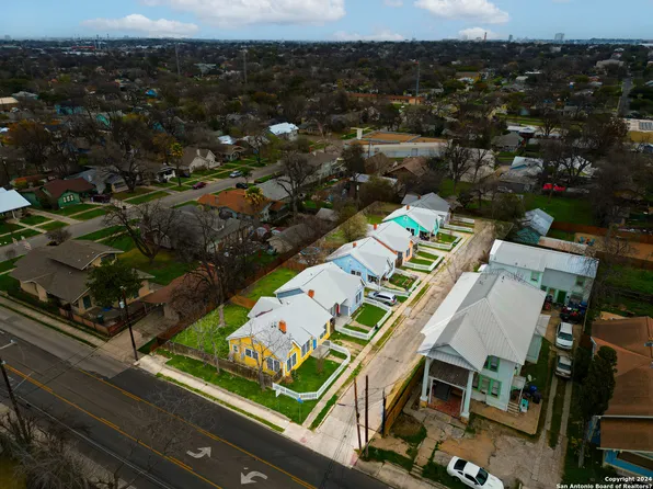 1302 BLANCO RD 2, San Antonio, TX 78212