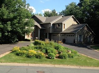 1305 Summit Oaks Dr, Burnsville, MN 55337