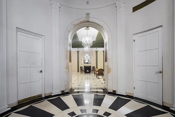 Sold by Sotheby's International Realty | media 10