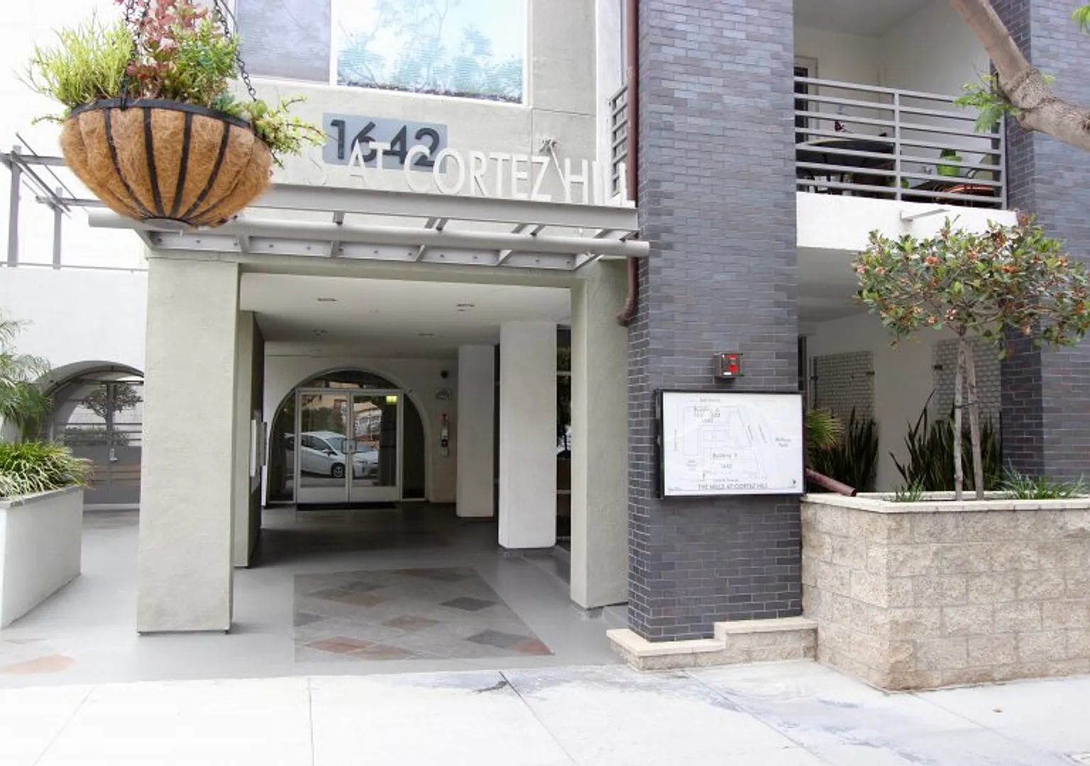 Downtown Fully Furnished 1BR Condo Near Balboa Park with Parking — Photo 1