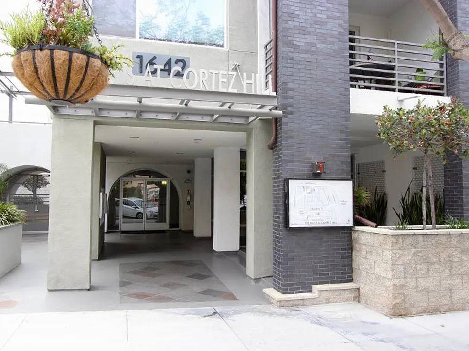 1642 7th Ave #323