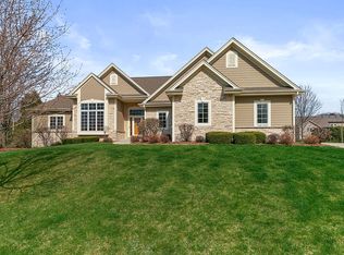 W216N5542 Adamdale Dr, Menomonee Falls, WI 53051