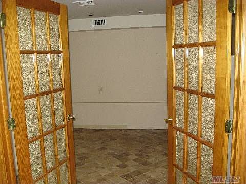 5th image of 999 Jerome St