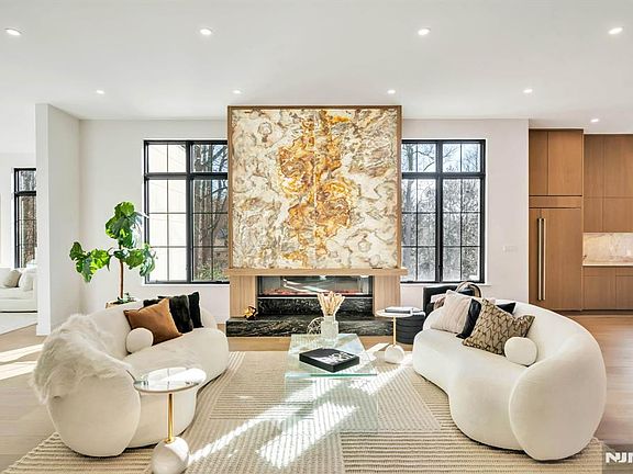 5th image of 28 Ellens Way