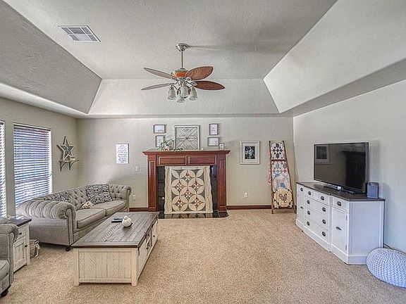 3rd image of 16604 Fenmoor Ln