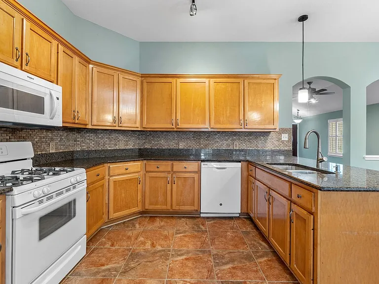 1310 Brighton Bend Ln — Photo 13