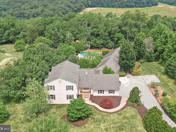 3rd image of 265 Valley View Dr