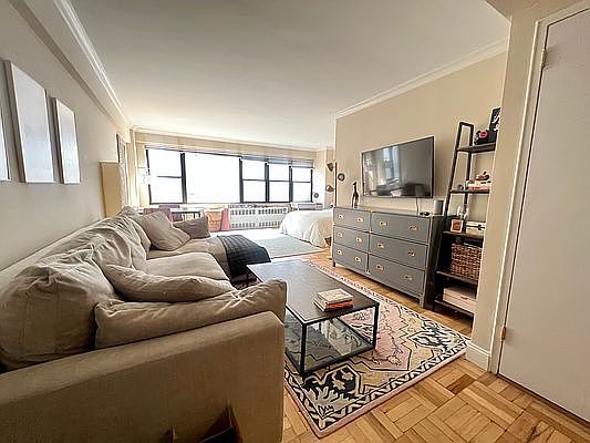 3rd image of 210 E 36th St APT 6B