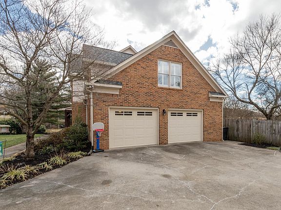 3rd image of 215 Sugarwood Dr