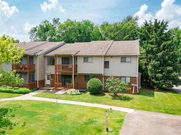 10228 Nancys Blvd APT 33, Grosse Ile, MI 48138