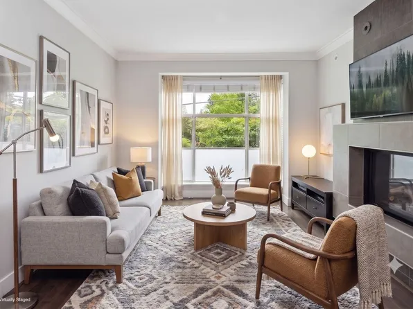3025 Baird Rd #2, North Vancouver, BC V7K 2G5