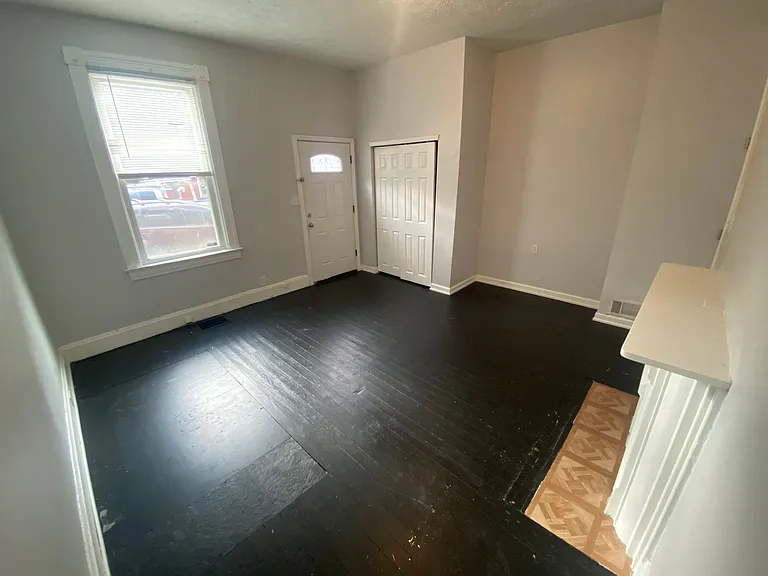 2209 Victor St — Photo 16