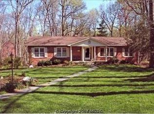 10516 Samaga Dr, Oakton, VA 22124