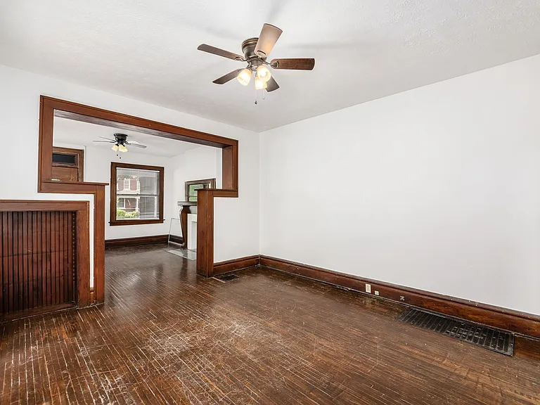 1466 Summit St #MAIN — Photo 4