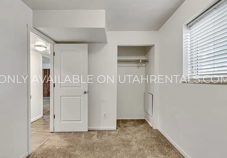 398 W State St — Photo 12