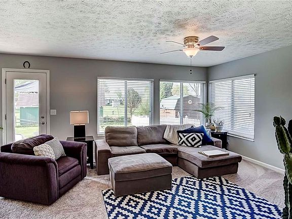 3rd image of 4704 Olde Park Dr