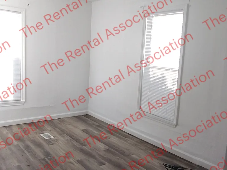 315 Pershing St — Photo 3
