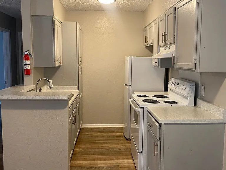 Grant Apartments — Photo 3
