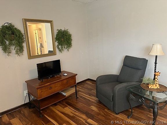 4th image of 407 S 2nd Ave