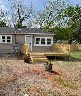 211 Gertrude St Photo 1