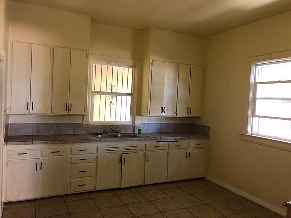 4th image of 3848 E McKenzie Ave
