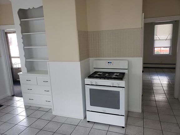 5th image of 126 Waterman Ave