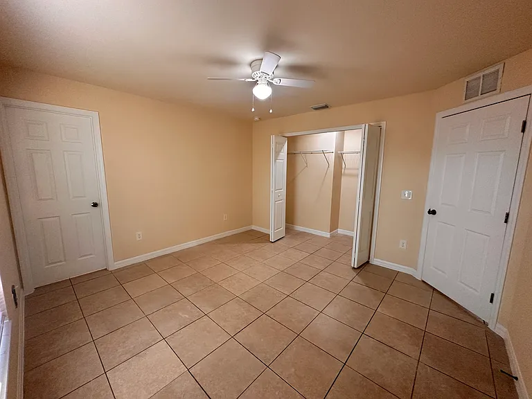 906 NE 12th Terrace Cpe — Photo 11