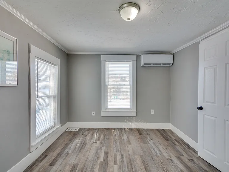 96 Pleasant St — Photo 26