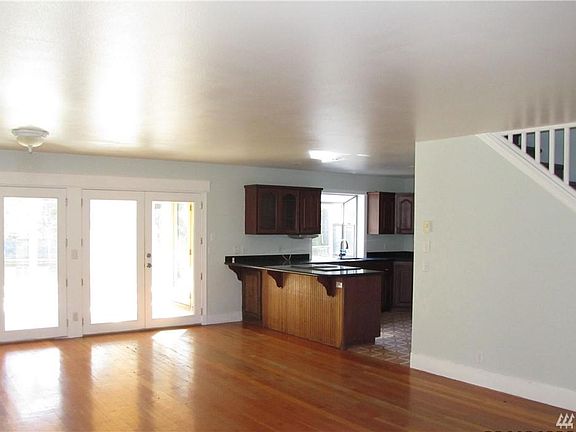 3rd image of 81 New Haven Ln