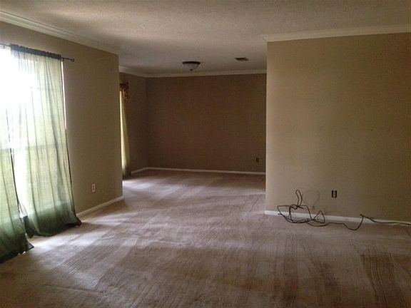 2nd image of 5925 Longwood St