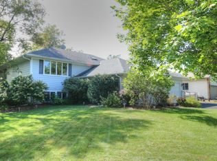 1346 Rice Creek Trl, Shoreview, MN 55126