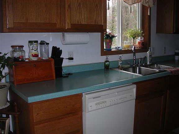 2nd image of 686 N Maple Hill Dr