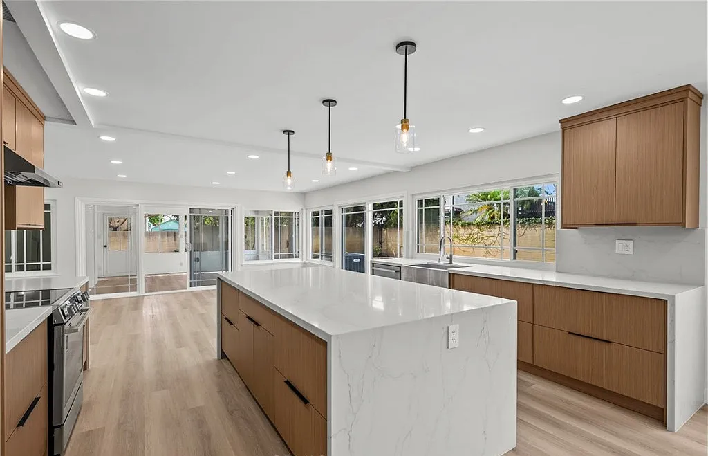 4 bed, 2.5 bath, 2629 sqft, $5,490 — Photo 4