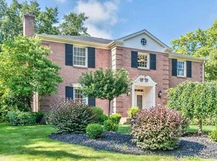 800 Hulton Rd, Oakmont, PA 15139