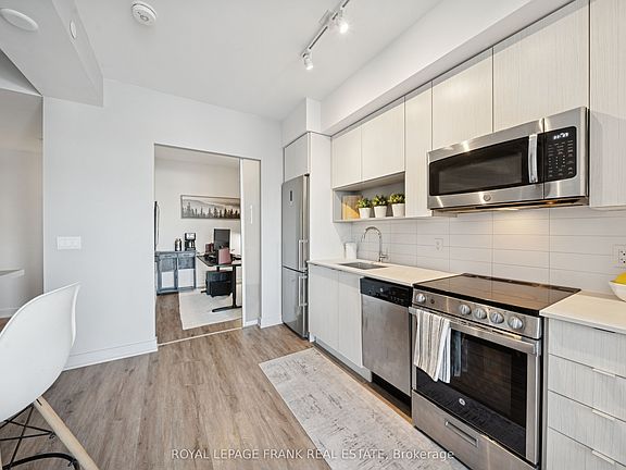 5th image of 630 Greenwood Ave #409