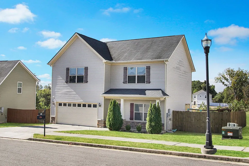 3 bed, 2.5 bath, 1824 sqft, $2,500 — Photo 3