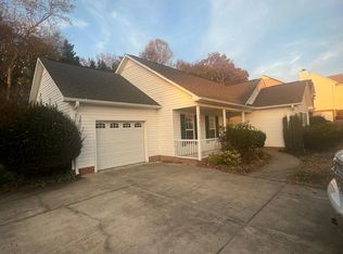 2721 Bridgeport Dr, Winston Salem, NC 27103