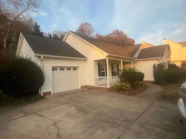 2721 Bridgeport Dr, Winston Salem, NC 27103