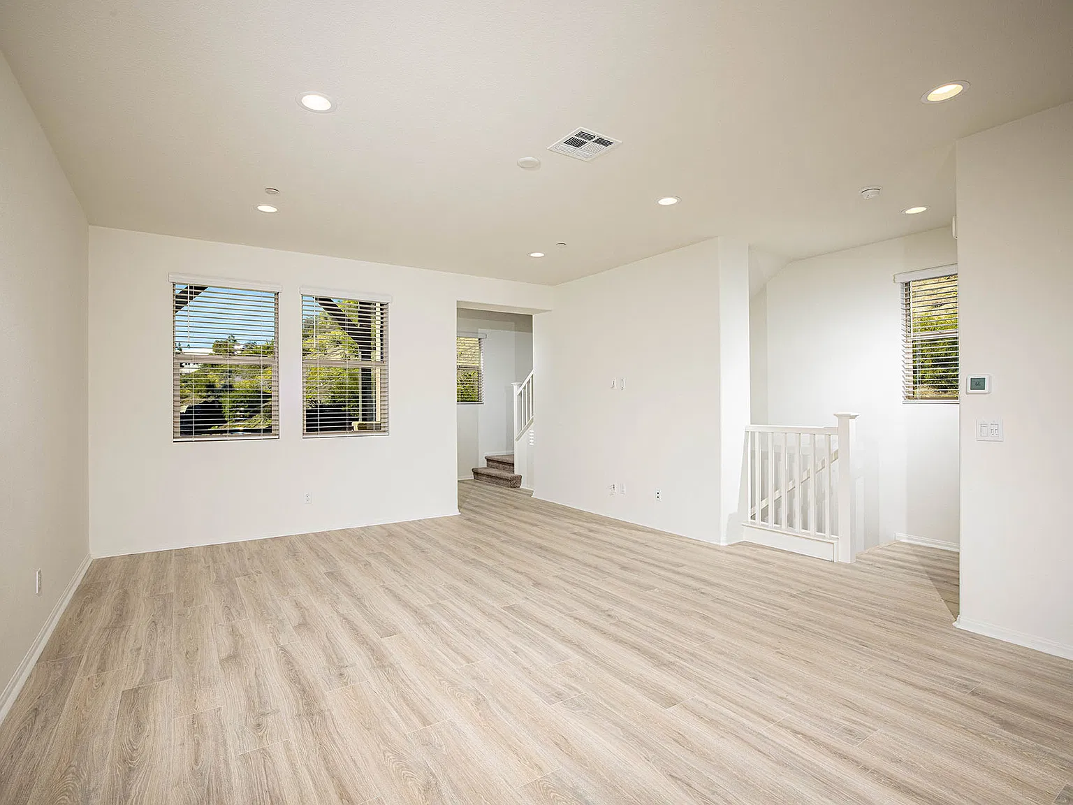 4 bed, 3.5 bath, 1856 sqft, $3,695 — Photo 4
